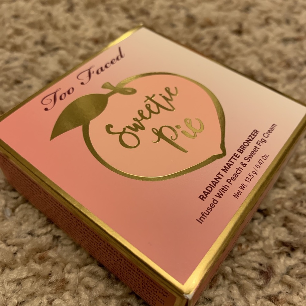 Too Faced bronzer (sweetie pie)